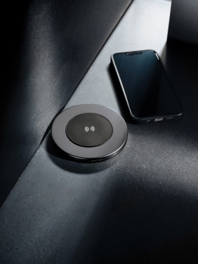 Logotrade werbemittel das Foto: Terra 10W Wireless Charger aus RCS recyceltem Aluminium