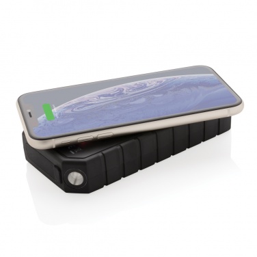 Logotrade Werbegeschenke das Foto: 10.000 mAh Solar-Powerbank mit 10W Wireless aus RCS Plastik