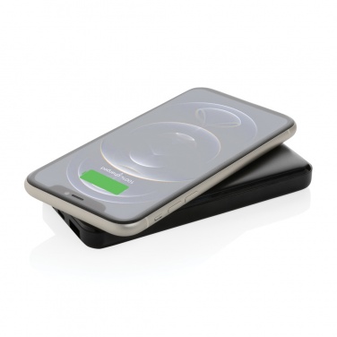 Logotrade Logogeschenke das Foto: Wireless Powerbank aus RCS Standard recyceltem Kunststoff