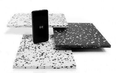 Logotrade Geschäftsgeschenke das Foto: Wireless Powerbank aus RCS Standard recyceltem Kunststoff