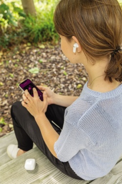 Logotrade Werbeartikel das Foto: TWS Ohrhörer in UV-C Sterilisations Lade-Case