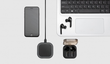 Logotrade Werbeartikel das Foto: TrueWireless Ohrhörer in kabelloser Ladebox