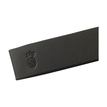 Logotrade Werbegeschenke das Foto: Schlüsselanhänger aus veganem Ananasleder