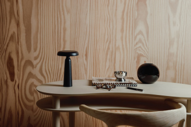 Logotrade Logogeschenke das Foto: VINGA Avery RCS Tischlampe