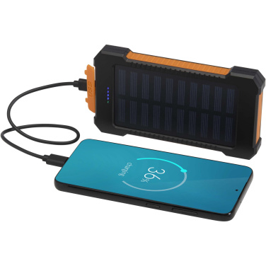 Logotrade werbemittel das Foto: Altair 10 W 5000 mAh robuste Solar Powerbank aus recyceltem Kunststoff mit integrierter Taschenlampe
