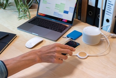 Logotrade reklaamkingituse foto: Kolm-ühes kaabel 5W bambusest juhtmevaba laadijaga