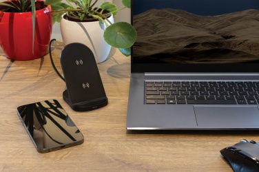 Logo trade ärikingi pilt: RCS taaskasutatud plastist topeltpooliga juhtmevaba alus 15W