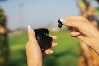 Logo trade reklaamkingitused foto: Terra RCS taaskasutatud alumiiniumist juhtmevabad kõrvaklapid