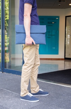 Logo trade reklaamkingi pilt: Magnetsulguriga 15,6" PVC-vaba sülearvuti ümbris