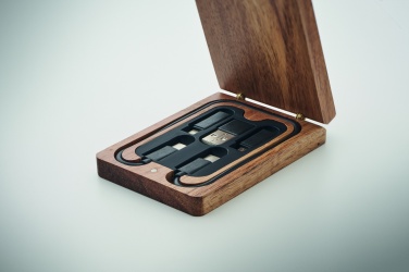 Logo trade ärikingi pilt: 3-ühes kaablikomplekt