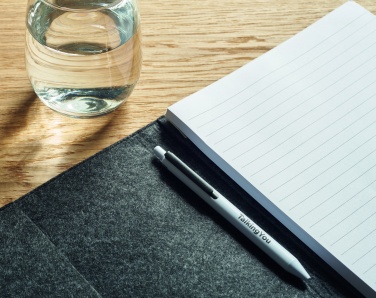 Logotrade reklaamkingituse foto: A4 konverentsikaust RPET-is