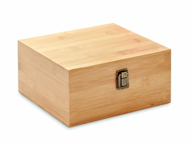 Logotrade ärikingitused pilt: Viskiklaaside komplekt puidust karbis