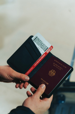 Logotrade firmakingituse foto: Trackmate passihoidja