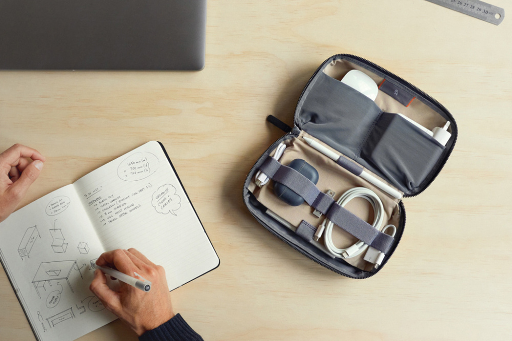 Logotrade reklaamtoote foto: Bellroy komplekt tehnika tarvikute hoiustamiseks