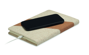 Logotrade reklaamtoote foto: A5 märkmik 15W laadijaga CORTONA