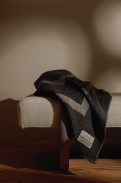 Logotrade meene foto: VINGA Monogramm GRS tekk