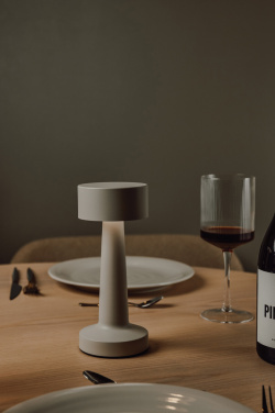 Logotrade reklaamkingitused pilt: VINGA Maris RCS metallist ja taaskasutatud ABS-ist laualamp