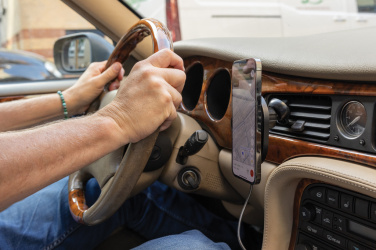 Logo trade reklaamtooted foto: PowerCruze RCS plastikust 15W magnetiga laadija autohoidik