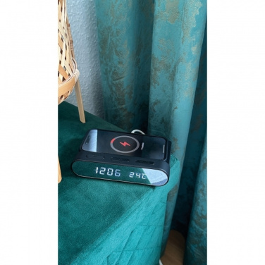 Logo trade meened foto: Äratuskell ja juhtmevaba laadija ADELAIDE