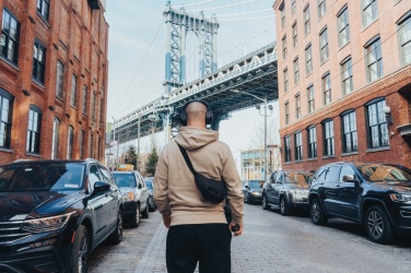 Logotrade mainoslahjat kuva: Crescent AWARE™ RPET puolikuun muotoinen crossbody -laukku