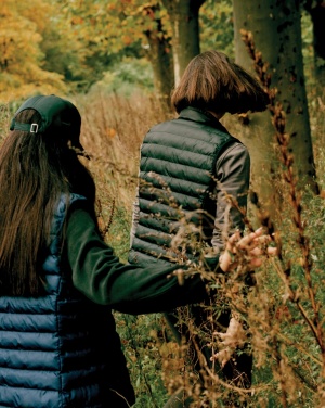 Logotrade mainostuote tuotekuva: Iqoniq Meru naisten liivi kierrätetystä polyesteristä