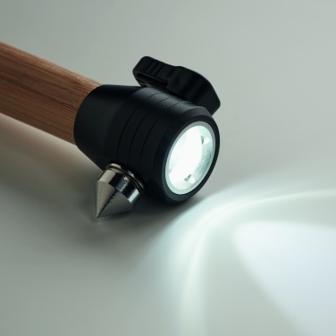 Logo trade mainoslahjat tuotekuva: 3 in 1 bambu taskulamppu, jossa on hätävasara ja turvavyöleikkuri mukautettavalla painatuksella