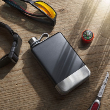 Logo trade mainoslahja ja liikelahja tuotekuva: Lonkkapullosetti TAHAT Schwarzwolf