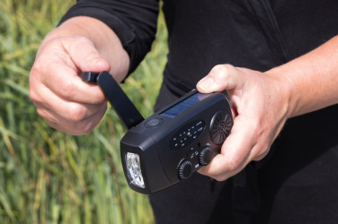 Logo trade mainoslahjat tuotekuva: RescueWave hätätilaradio, valmistettu RCS-kierrätysmuovista.