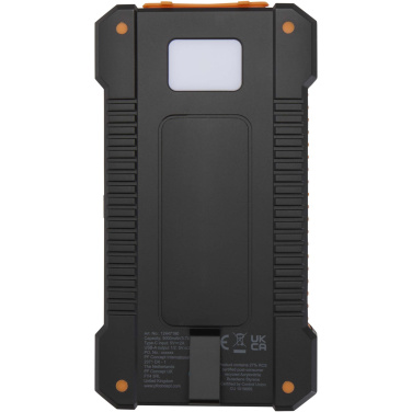 Logo trade mainostuote kuva: Altair 5 000 mAh:n ja 10 W:n kierrätysmuovista valmistettu kestävä aurinkoenergialla toimiva varavirtalähde, jossa on sisäänrakennettu taskulamppu