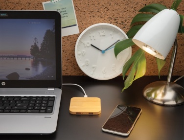 Logotrade verslo dovanos nuotrauka: Bambuko 5W belaidis įkroviklis su USB