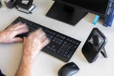 Logotrade reklaminiai produktai nuotrauka: „Aervina RCS“ perdirbto plastiko įkraunamas stalo ventiliatorius