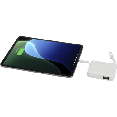 Logotrade dāvanas foto: Acrux 10.000 mAh 35W planšetdatora pārnēsājamais akumulators ar iebūvētu C tipa kabeli - izgatavots no pārstrādātas plastmasas
