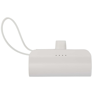 Logotrade dāvanas foto: Alnair 5000 mAh 10W pārstrādātas plastmasas C tipa pārnēsājamais akumulators ar iebūvētu atlokāmu statīvu un 2-in-1 kabeli