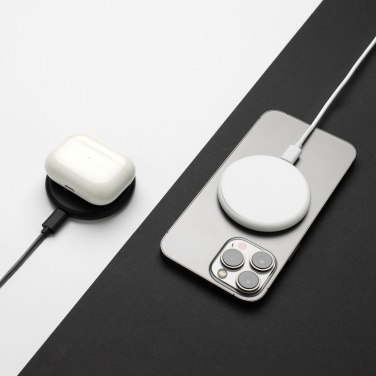 Логотрейд pекламные подарки картинка: Magnapad 15W RCS пластиковый магнитный 3 в 1 зарядное устройство