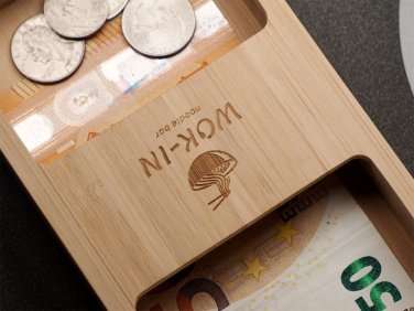 Лого трейд бизнес-подарки фото: Деревянный плательщик 2080292