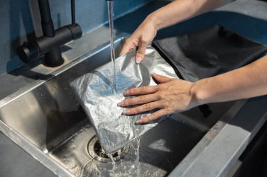 Лого трейд pекламные cувениры фото: Складной ланч-бокс Snackstrap AWARE™ RPET 30x20 см