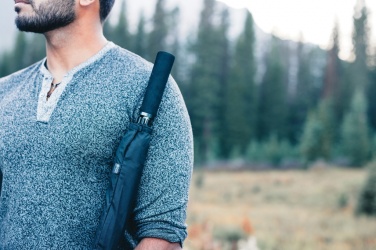 Logotrade reklamprodukter bild: Swiss Peak Aware™ RPET ultralätt manuellt 25”paraply