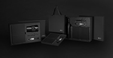 Logotrade kampanjprodukter bild: Swiss Peak RCS-certifierat lyxgåvoset med termosmugg
