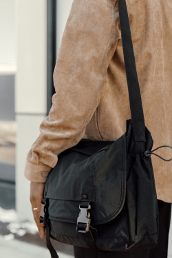Logotrade reklamprodukter bild: KENTO URBAN RCS återvunnen nylon 15.6" Axelväska